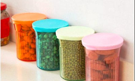 What role do plastic containers play in reducing food waste through extended shelf life and preservation?